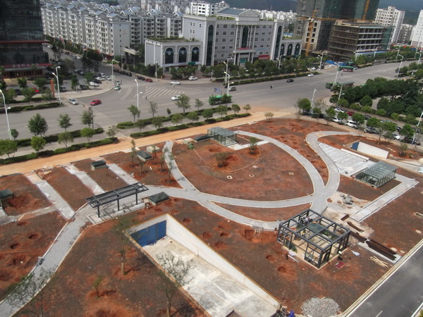 安寧寧湖廣場景觀綠化工程圓滿竣工，點亮城市生態(tài)新畫卷